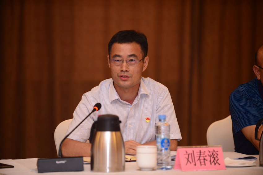 省委組織部組織四處處長(cháng)劉春滾在省投資集團專(zhuān)題民主生活會(huì )上點(diǎn)評講話(huà)_副本.jpg