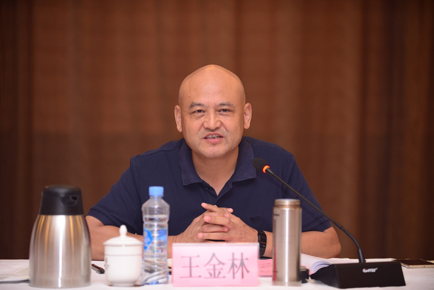 省國資委黨委委員、省紀委駐省國資委紀檢組組長(cháng)王金林在省投資集團專(zhuān)題民主生活會(huì )上點(diǎn)評講話(huà)_副本.jpg