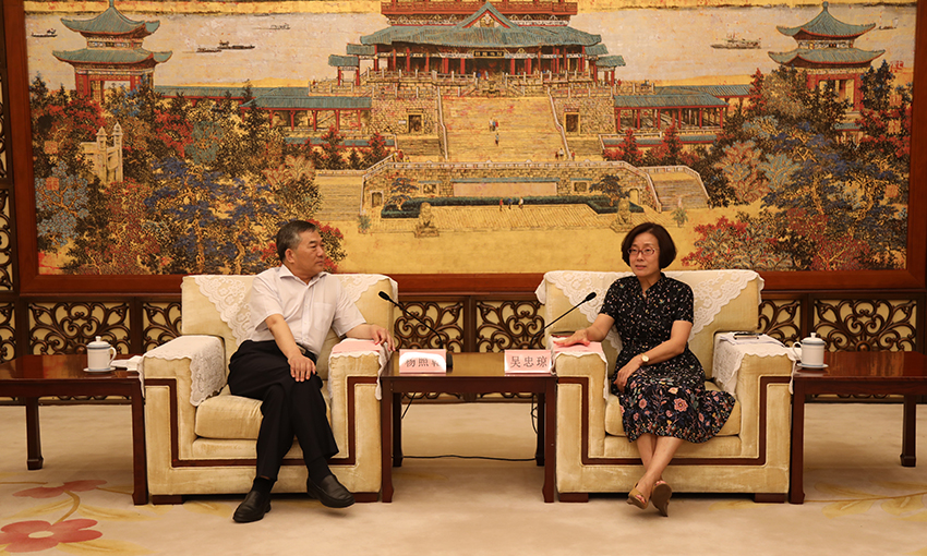 會(huì )見(jiàn)省長(cháng)850.jpg